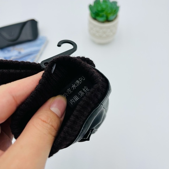 NWOT BLACK FAUX LEATHER GLOVES - Picture 5 of 5